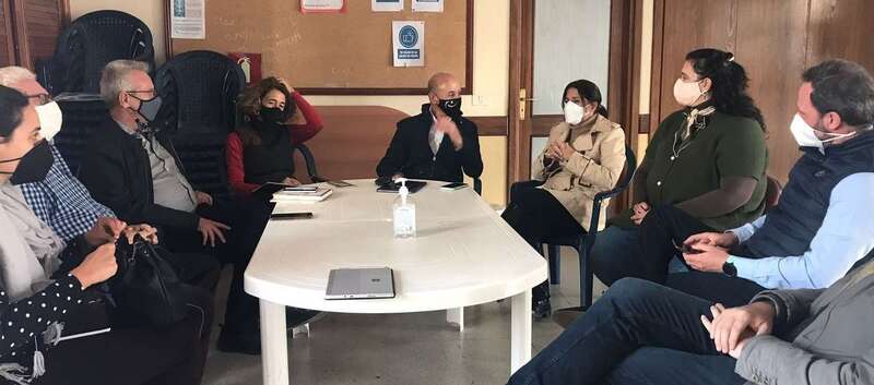 Momento de la reunión con representantes vecinales de la zona/TA.